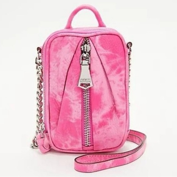 Aimee Kestenberg Women's Leather
Crossbody w/RFID Tamitha
Barbiecore Pink NWT - Picture 3 of 5